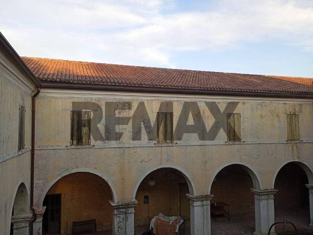 Palazzo / Stabile in vendita a Castel d'Ario MN
