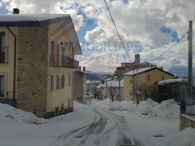 Palazzo / Stabile in vendita a Castel di Sangro AQ