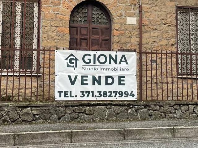 Palazzo / Stabile in vendita a Castel Gandolfo RM