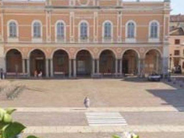 Palazzo / Stabile in vendita a Castel San Giovanni PC