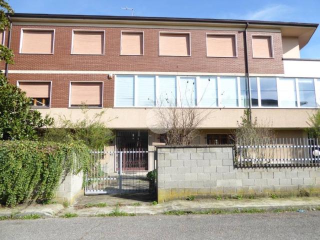 Palazzo / Stabile in vendita a Castel San Giovanni PC