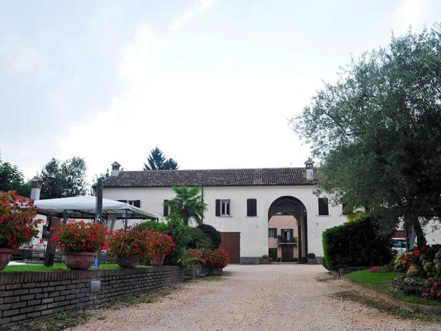 Palazzo / Stabile in vendita a Castelmassa RO