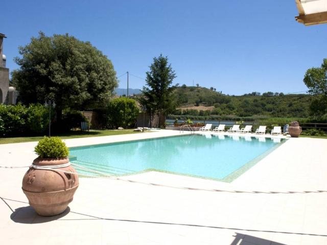 Palazzo / Stabile in vendita a Castelnuovo Cilento SA