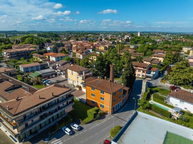 Palazzo / Stabile in vendita a Castelnuovo del Garda VR