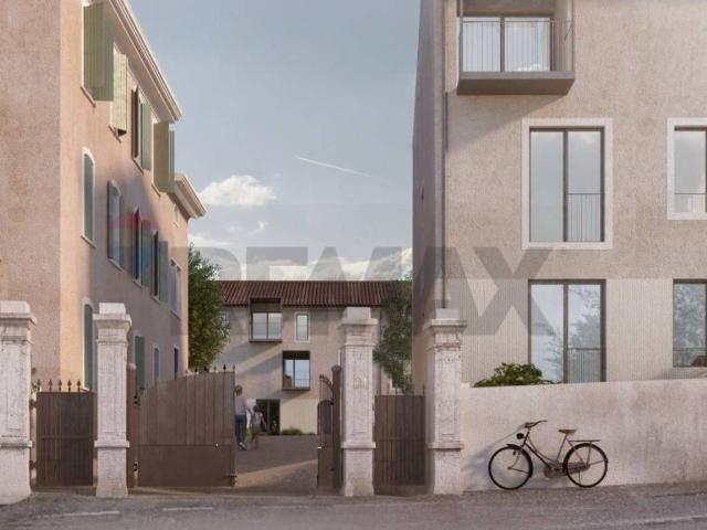 Palazzo / Stabile in vendita a Castelnuovo del Garda VR