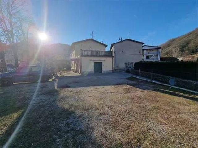 Palazzo / Stabile in vendita a Castelnuovo di Garfagnana LU