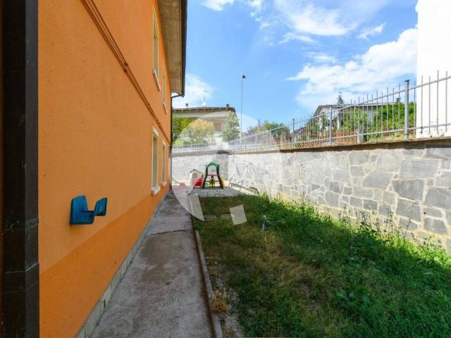Palazzo / Stabile in vendita a Castelnovo Ne' Monti RE