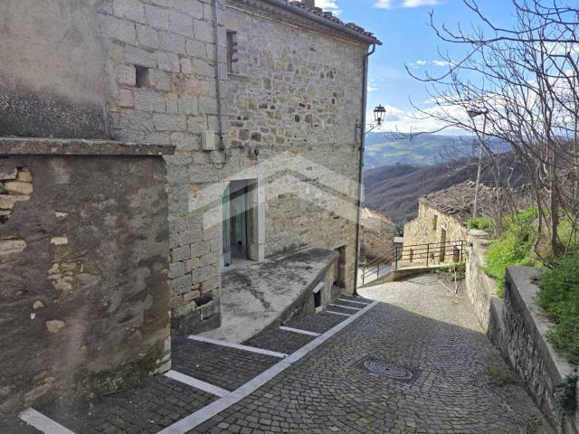 Palazzo / Stabile in vendita a Castelbottaccio CB
