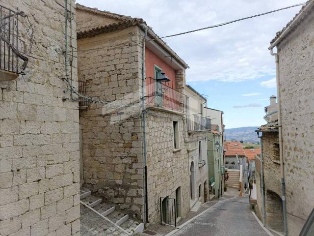 Palazzo / Stabile in vendita a Castelbottaccio CB