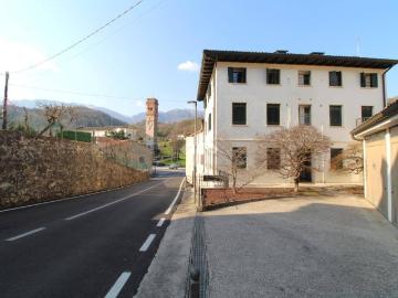 Palazzo / Stabile in vendita a Castelcucco TV