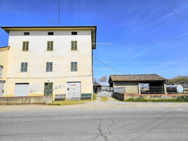 Palazzo / Stabile in vendita a Castelfiorentino FI