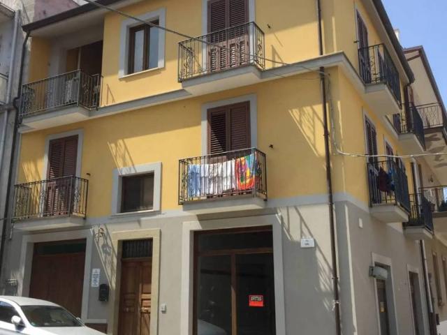 Palazzo / Stabile in vendita a Castell'Umberto ME