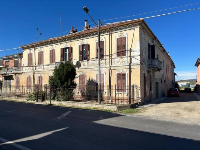 Palazzo / Stabile in vendita a Castell'Alfero AT