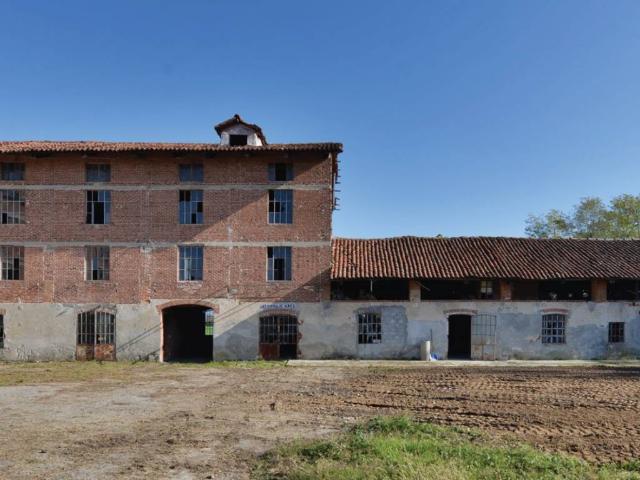 Palazzo / Stabile in vendita a Castellamonte TO