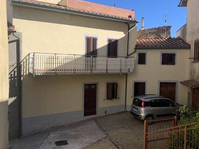 Palazzo / Stabile in vendita a Castell'Azzara GR