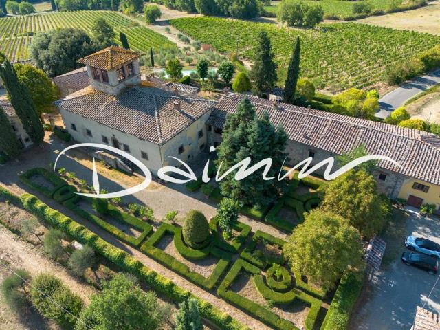 Palazzo / Stabile in vendita a Castellina in Chianti SI
