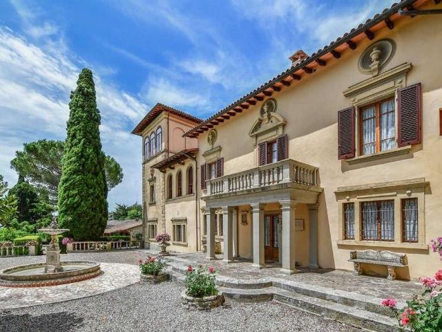 Palazzo / Stabile in vendita a Castellina in Chianti SI