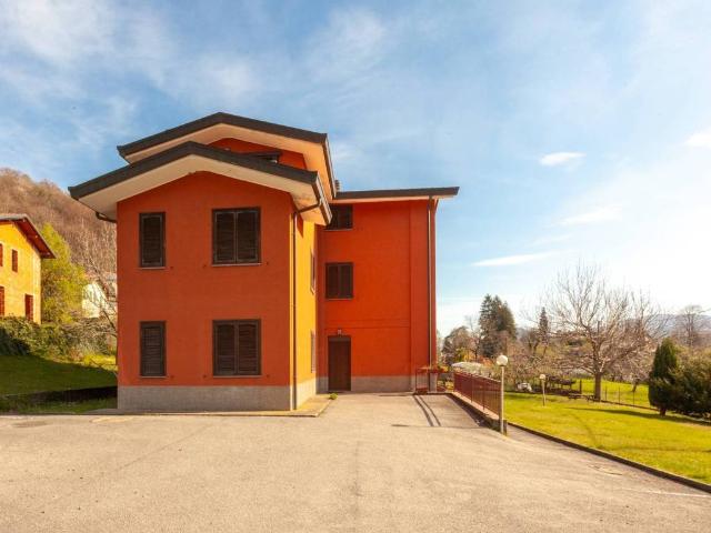 Palazzo / Stabile in vendita a Castello Cabiaglio VA