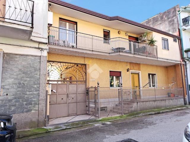 Palazzo / Stabile in vendita a Castello di Cisterna NA