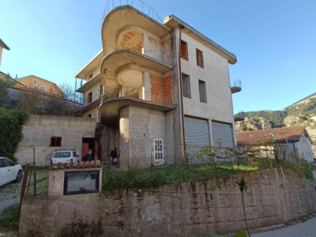 Palazzo / Stabile in vendita a Castelsaraceno PZ