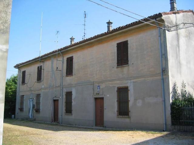Palazzo / Stabile in vendita a Castelvetro Piacentino PC