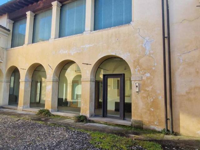 Palazzo / Stabile in vendita a Castiglione delle Stiviere MN
