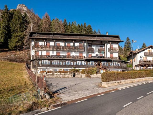 Palazzo / Stabile in vendita a Castione della Presolana BG