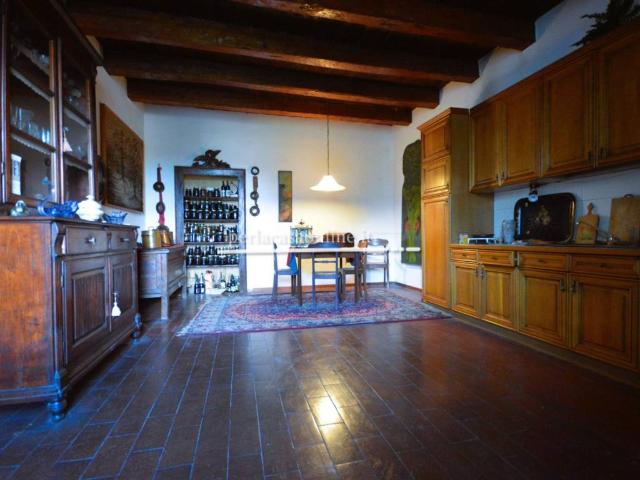 Palazzo / Stabile in vendita a Castrocaro Terme e Terra del Sole FC