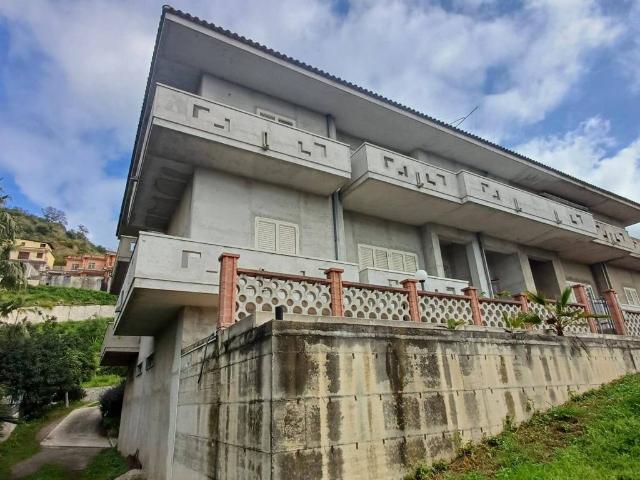 Palazzo / Stabile in vendita a Capo d'Orlando ME
