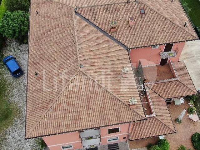 Palazzo / Stabile in vendita a Caprino Veronese VR