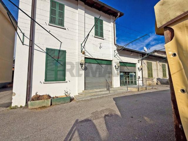 Palazzo / Stabile in vendita a Carnate MB