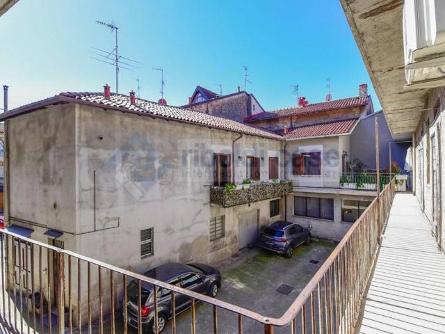 Palazzo / Stabile in vendita a Carate Brianza MB