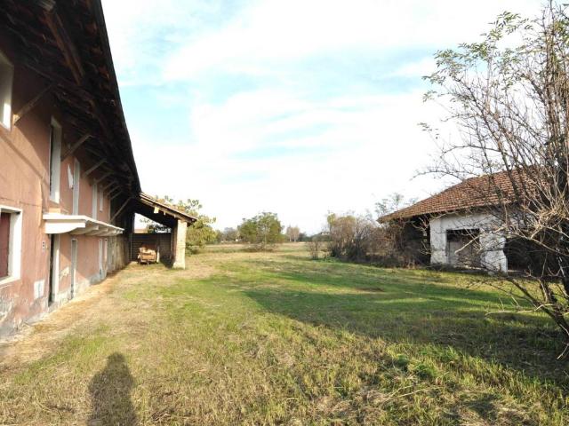 Palazzo / Stabile in vendita a Caraglio CN