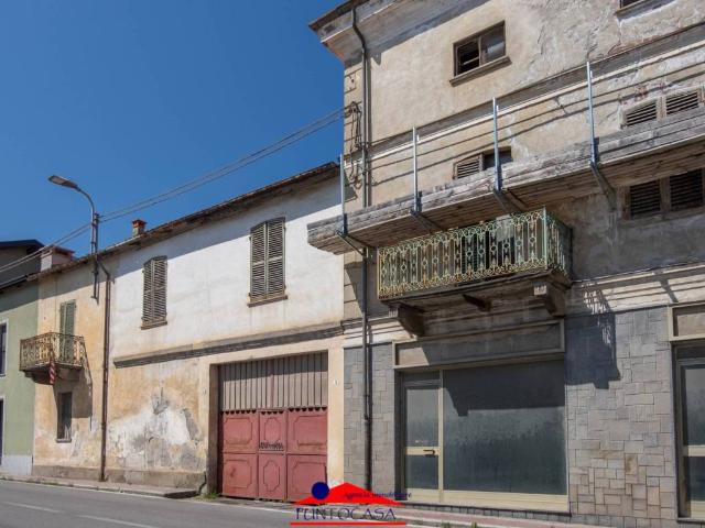Palazzo / Stabile in vendita a Caraglio CN
