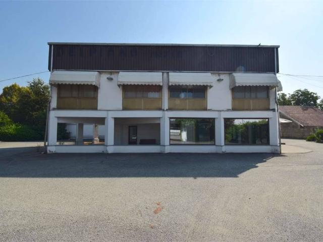 Palazzo / Stabile in vendita a Caresanablot VC