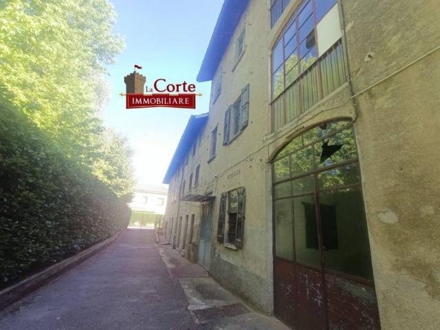 Palazzo / Stabile in vendita a Carimate CO