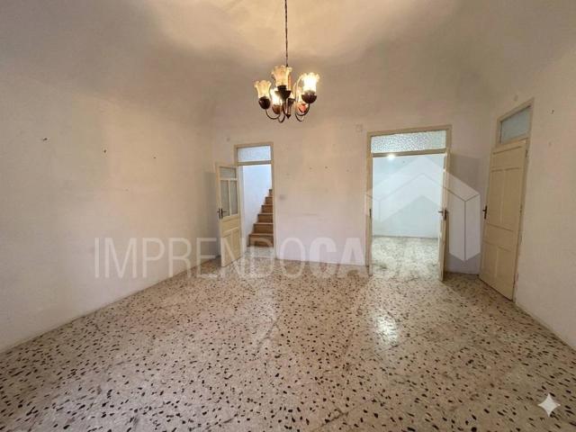 Palazzo / Stabile in vendita a Carini PA