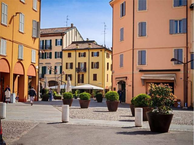 Palazzo / Stabile in vendita a Carpi MO