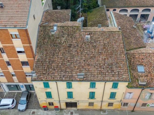 Palazzo / Stabile in vendita a Carpi MO