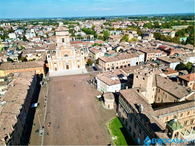 Palazzo / Stabile in vendita a Carpi MO