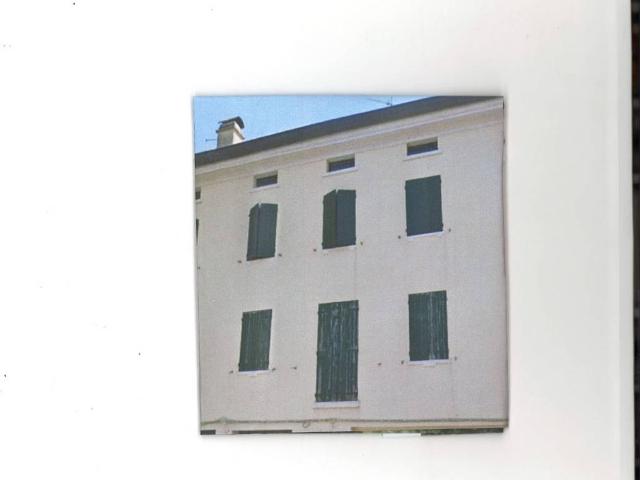 Palazzo / Stabile in vendita a Carpi MO