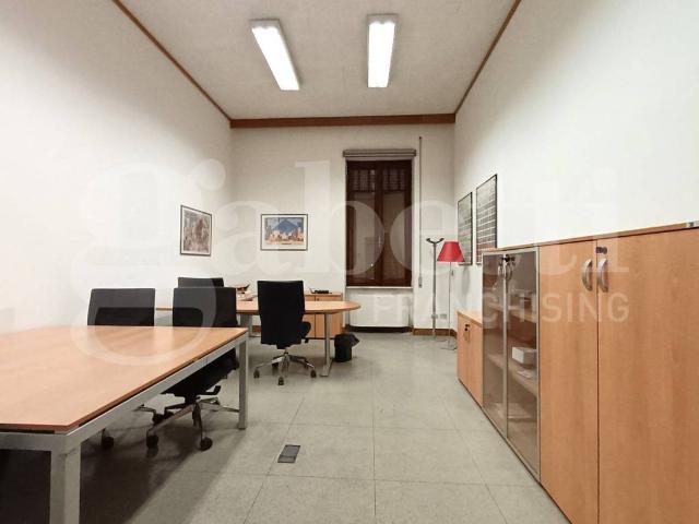 Palazzo / Stabile in vendita a Carrara MS