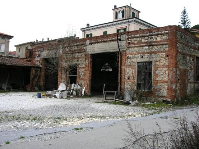 Palazzo / Stabile in vendita a Carrara MS