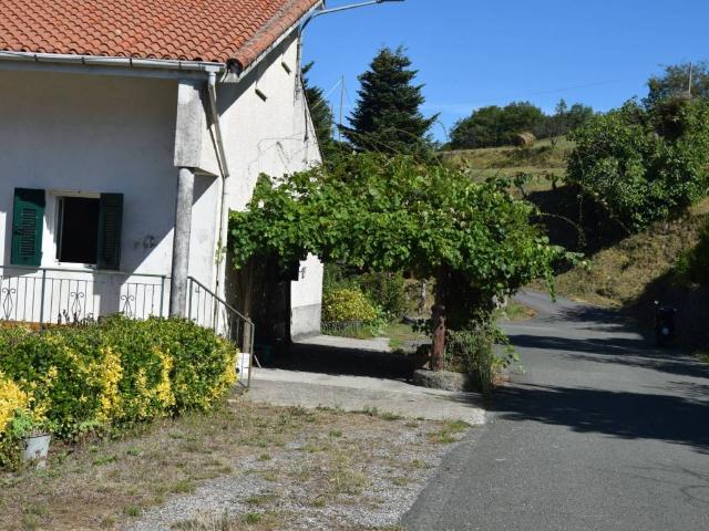 Palazzo / Stabile in vendita a Carro SP