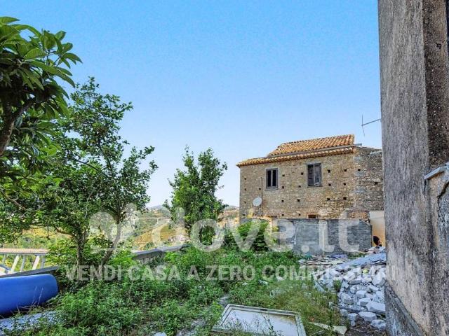 Palazzo / Stabile in vendita a Catanzaro CZ