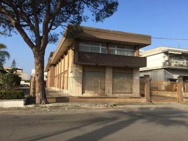 Palazzo / Stabile in vendita a Cavallino LE