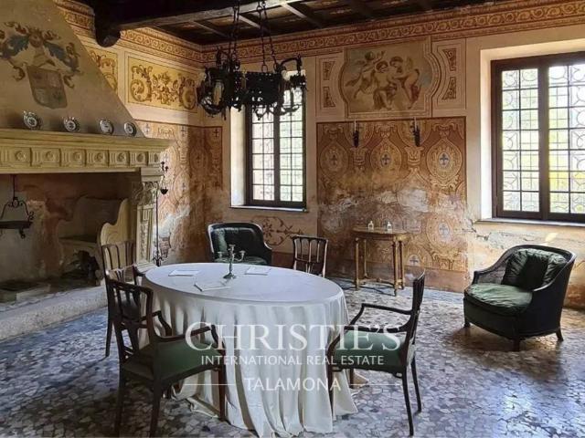 Palazzo / Stabile in vendita a Cavallirio NO