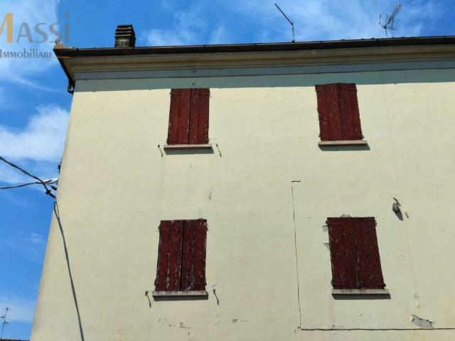 Palazzo / Stabile in vendita a Cento FE
