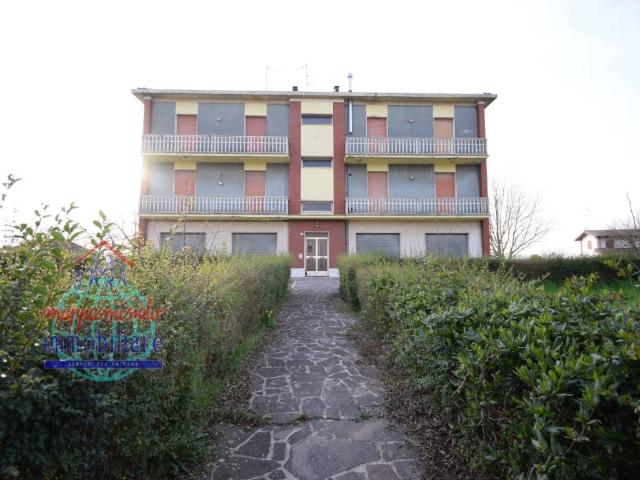 Palazzo / Stabile in vendita a Cento FE