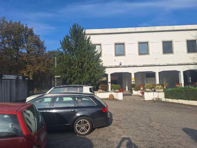 Palazzo / Stabile in vendita a Cesate MI